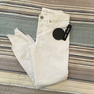 ARTICLES OF SOCIETY WHITE DENIM JEANS SIZE 24 NWT